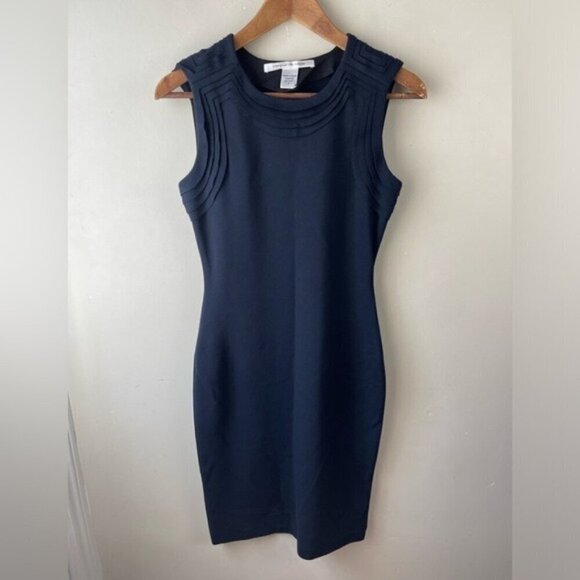 Diane Von Furstenberg DVF Plateau Bee Dress 2 Navy Blue work office date sheath - Picture 1 of 11